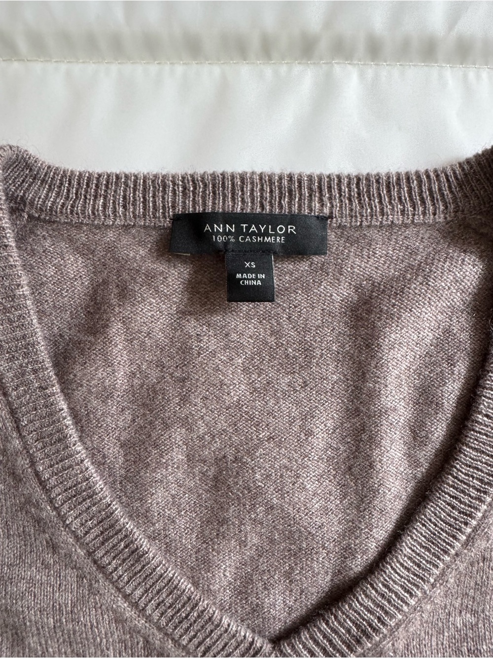 Ann Taylor V-Neck Cashmere Sweater in Dusty Mauve